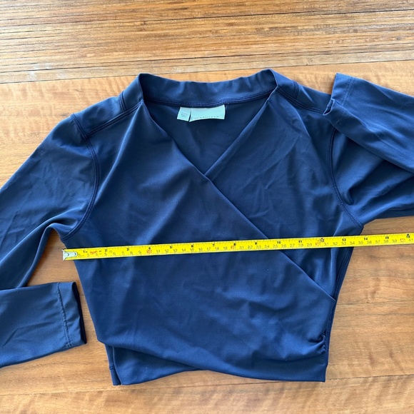 Athleta Swim Long Sleeve Cropped Rash Guard with Wrap Front- Navy XXS - Picture 4 of 12